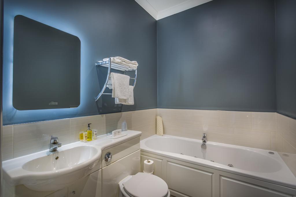 The Golden Lion Hotel, St Ives, Cambridgeshire Ngoại thất bức ảnh