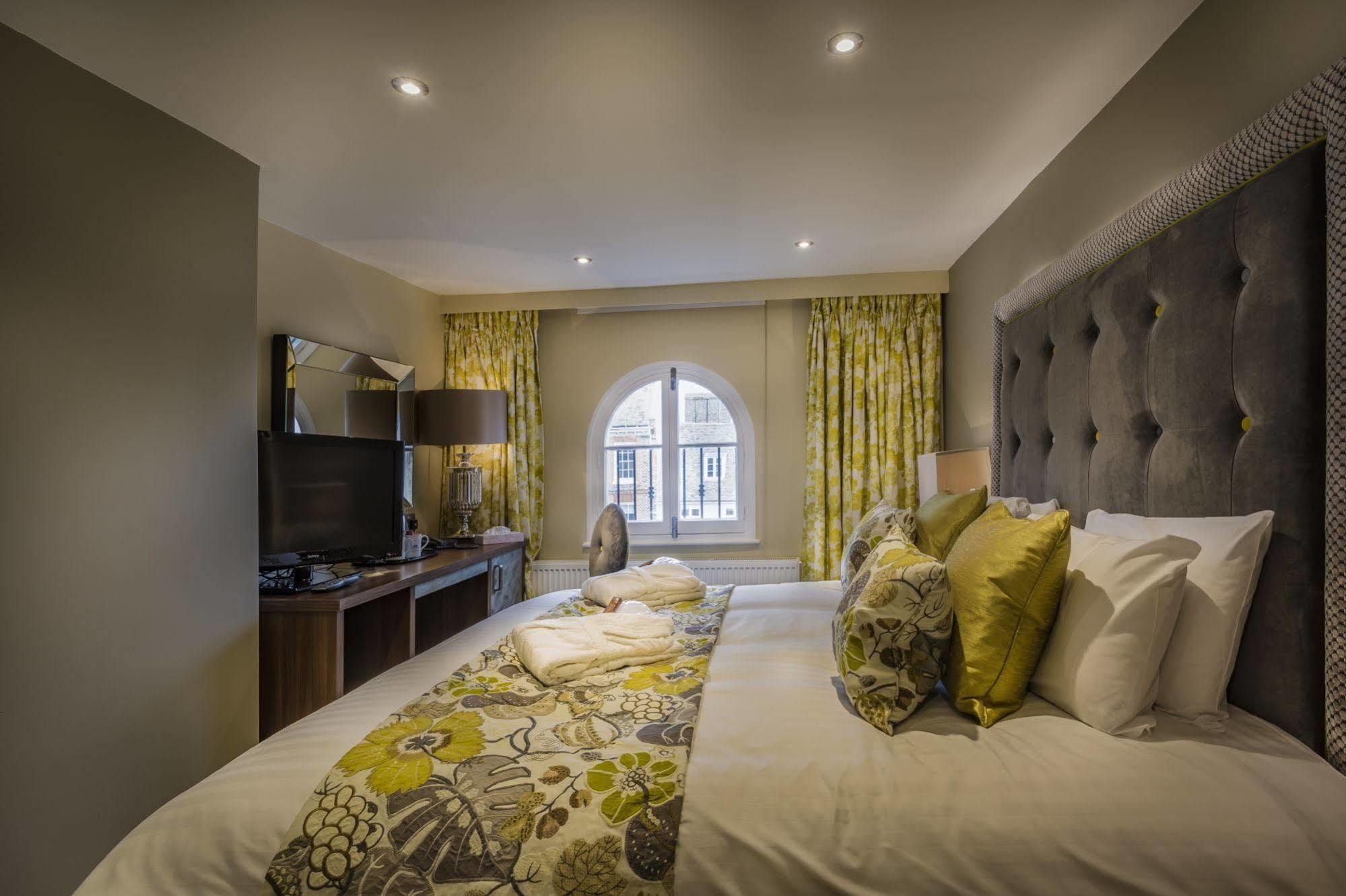 The Golden Lion Hotel, St Ives, Cambridgeshire Ngoại thất bức ảnh