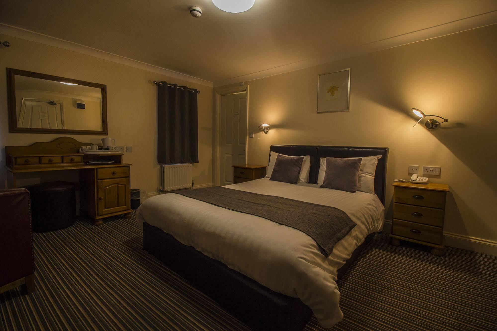 The Golden Lion Hotel, St Ives, Cambridgeshire Ngoại thất bức ảnh