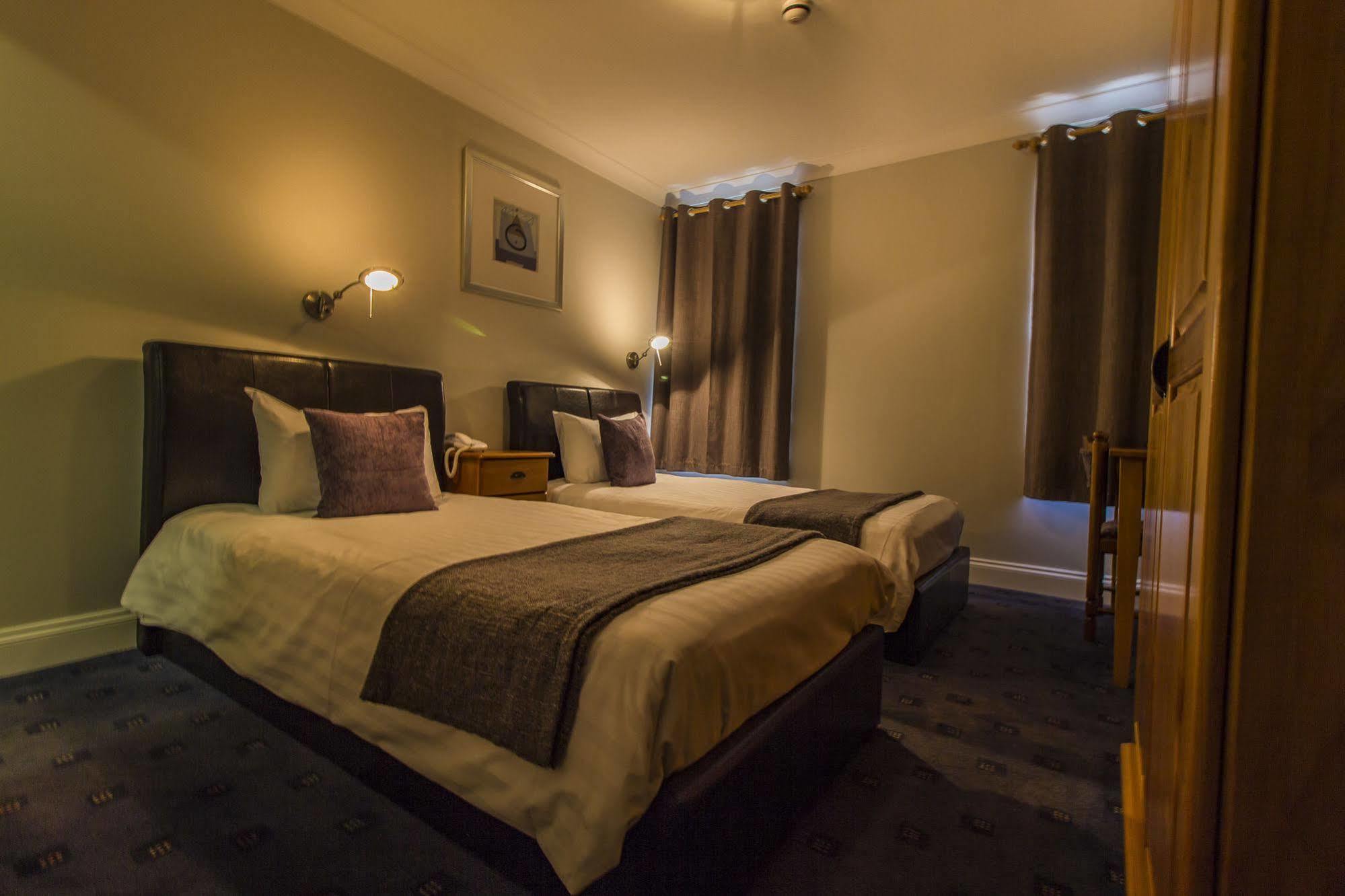 The Golden Lion Hotel, St Ives, Cambridgeshire Ngoại thất bức ảnh