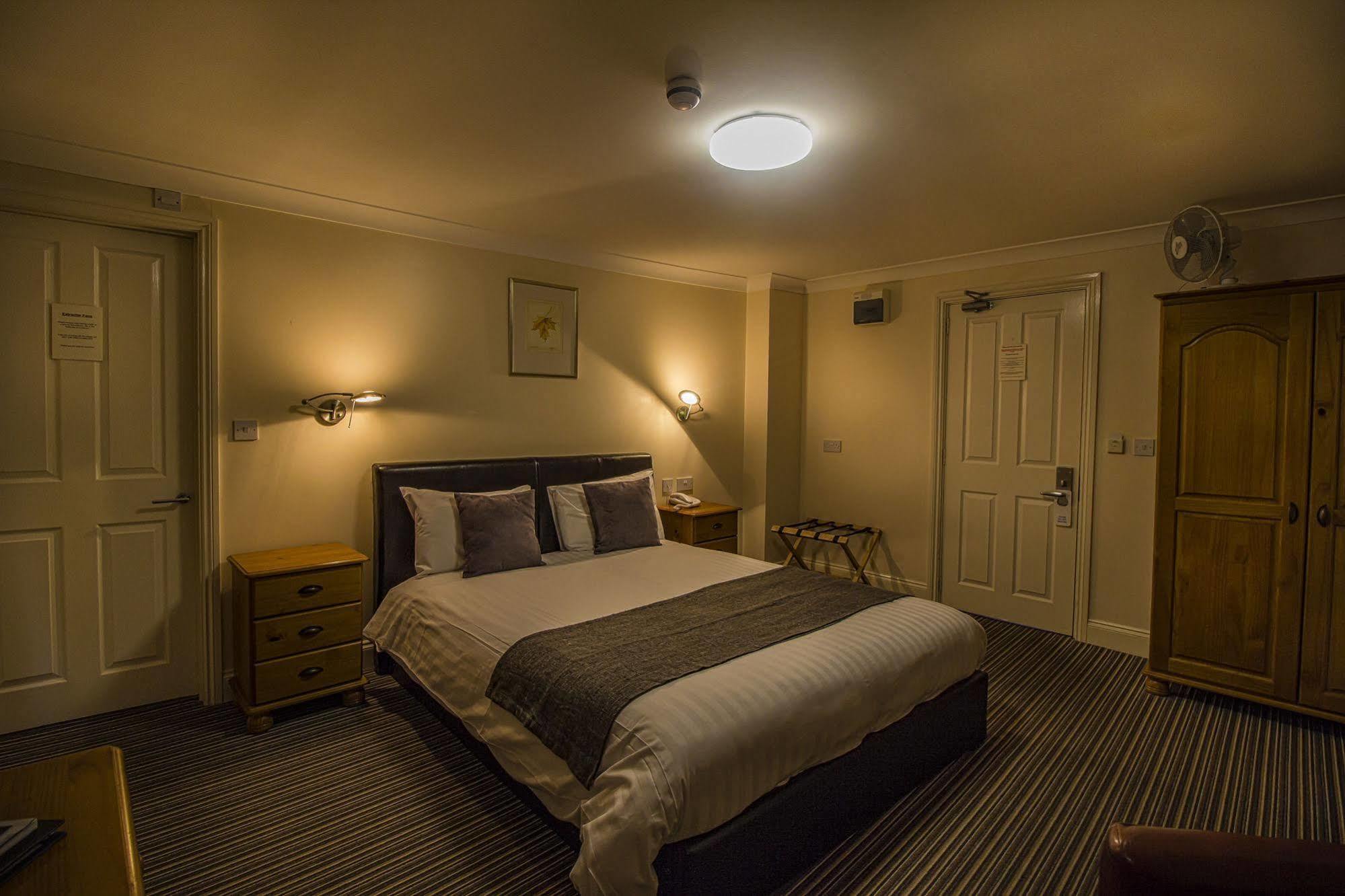 The Golden Lion Hotel, St Ives, Cambridgeshire Ngoại thất bức ảnh